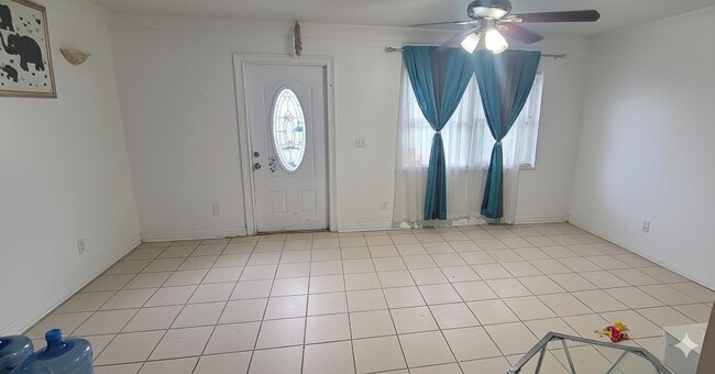 Foto del edificio - 1769 Keenland Cir