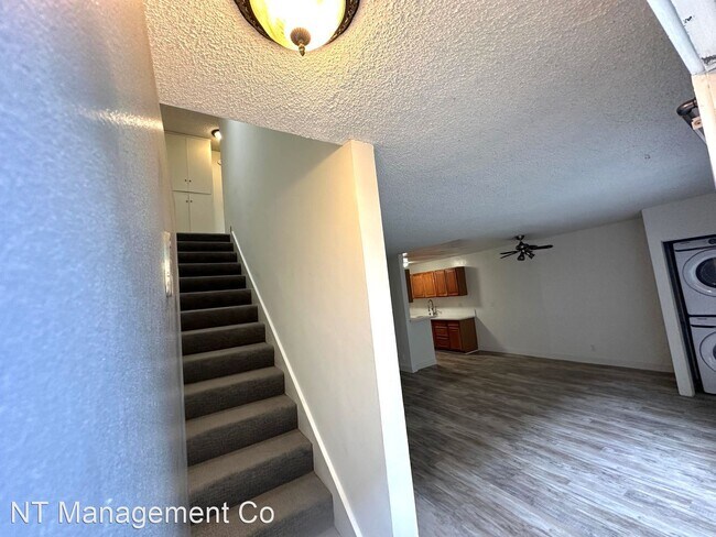 Foto del edificio - 3 br, 3 bath Apartment - 12117 Pacific Ave...