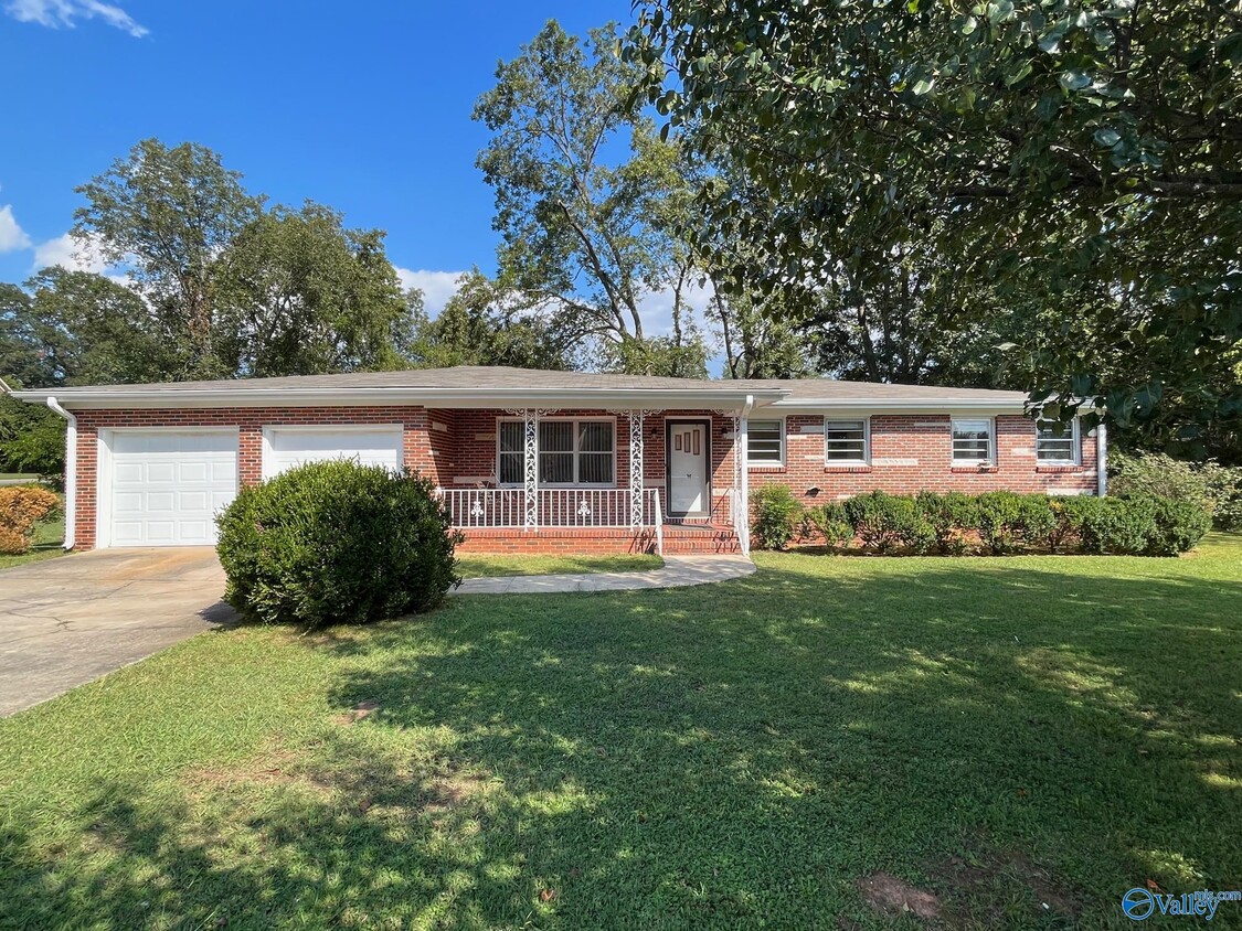 1802 Somerville Rd SE, Decatur, AL 35601 House Rental in Decatur, AL