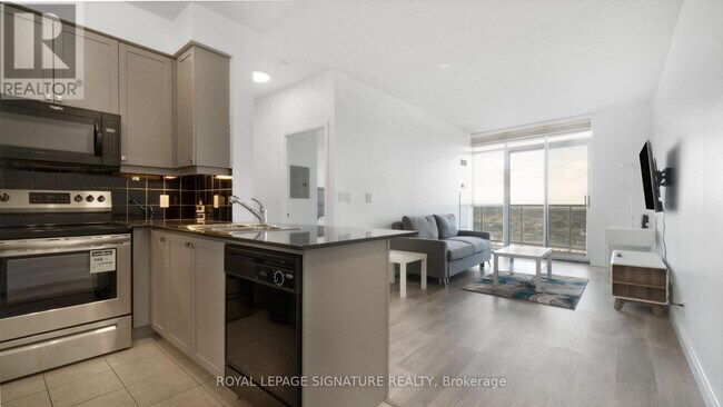 Photo du bâtiment - 90 Absolute Ave