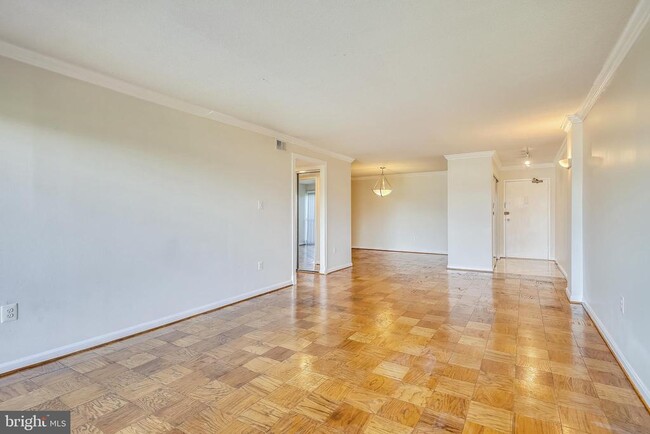 Building Photo - 1300 Army Navy Dr