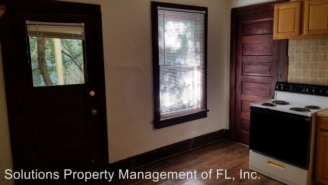 Foto del edificio - 1 br, 1 bath House - 15 Oak St #2