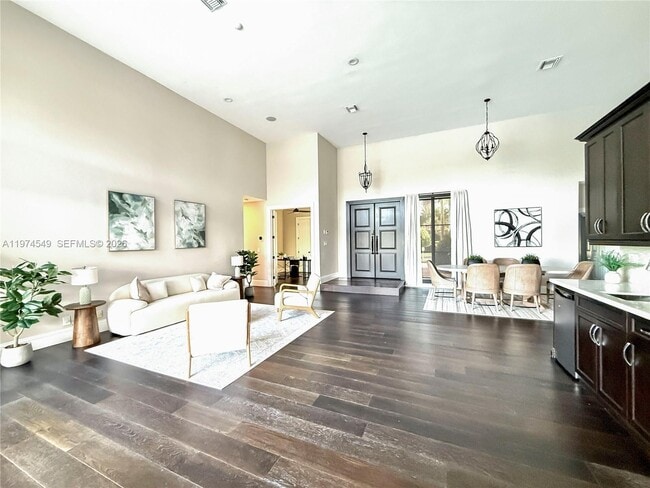 Building Photo - 400 Alexandra Cir