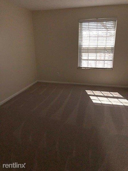 Building Photo - 1 br, 1 bath Condo - 1550 Slade Avenue 203
