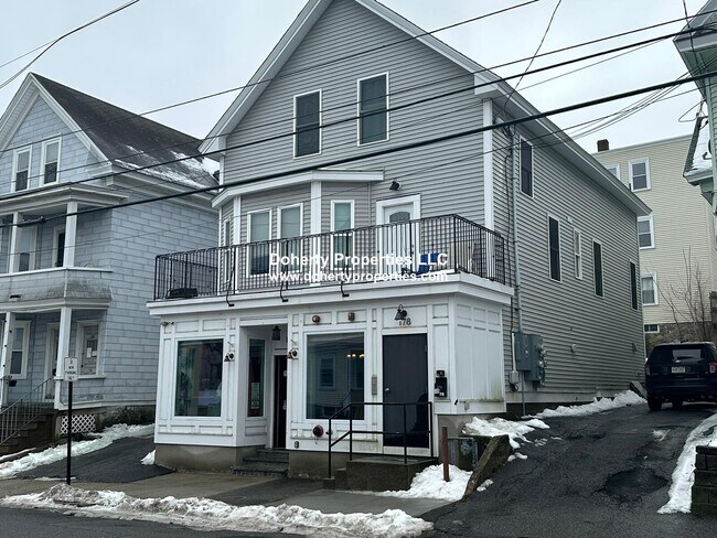 Building Photo - 176 University Ave