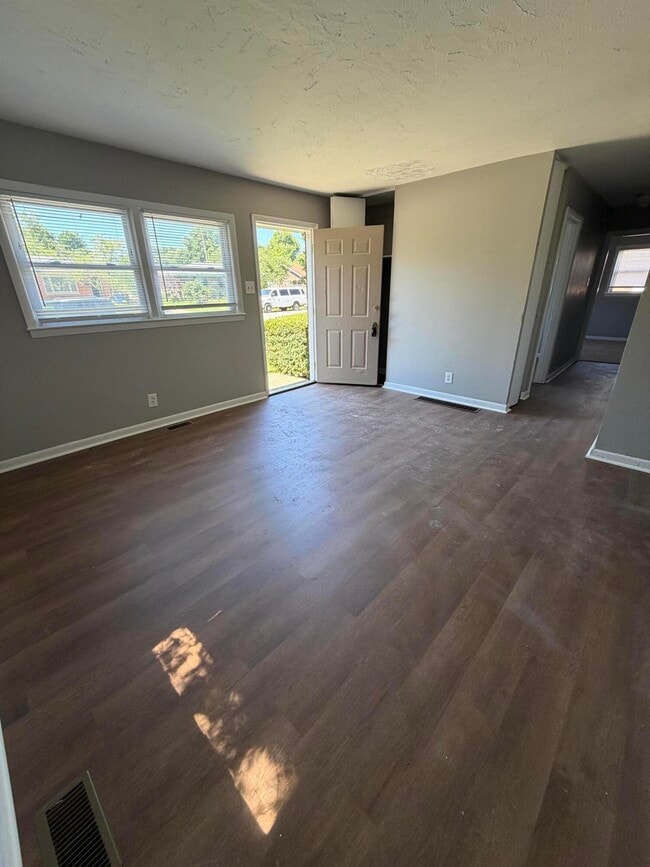 Building Photo - 1861 Dunkirk Dr