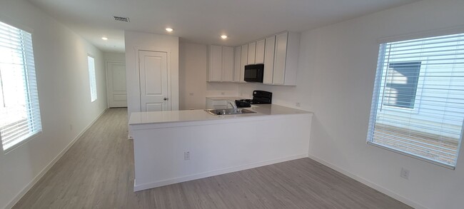 Building Photo - NEWLY BUILT 3 bedroom 2.5 Bath *1.5 MONTHS...