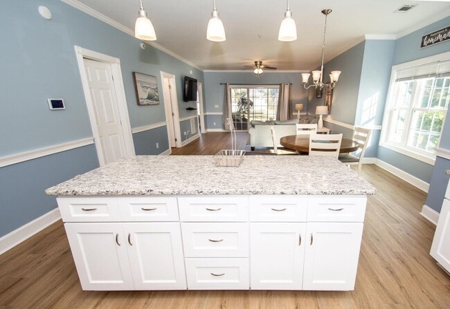 Foto del edificio - 4868 Dahlia Ct