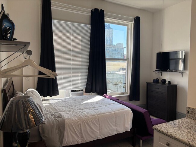 Foto del edificio - Furnished Studio with Great Street View of Downtown San Diego