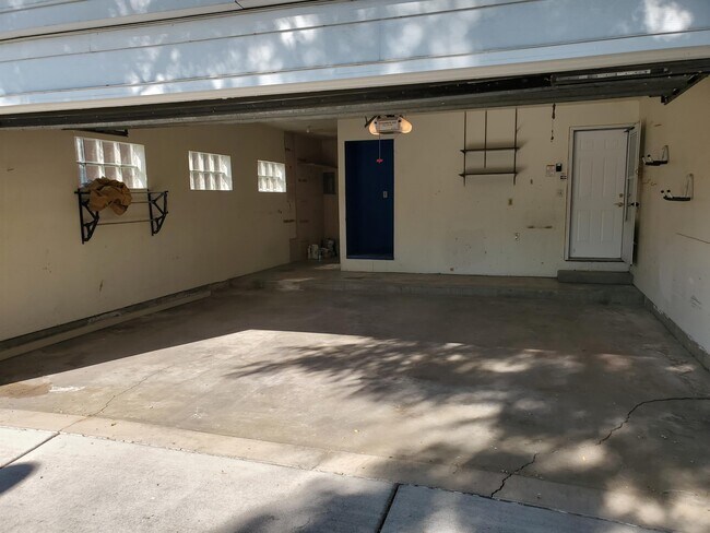 Building Photo - 2107 S Harlan St