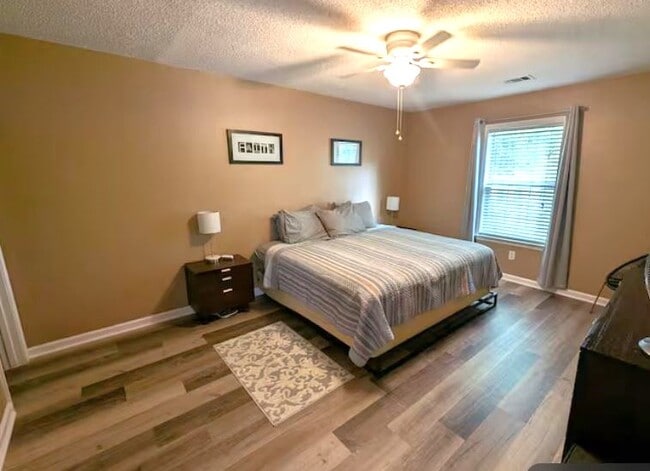 Foto del edificio - 14 Heritage Village Ln