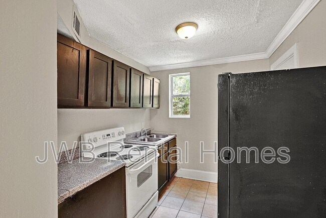 Building Photo - 1524 W 21st St