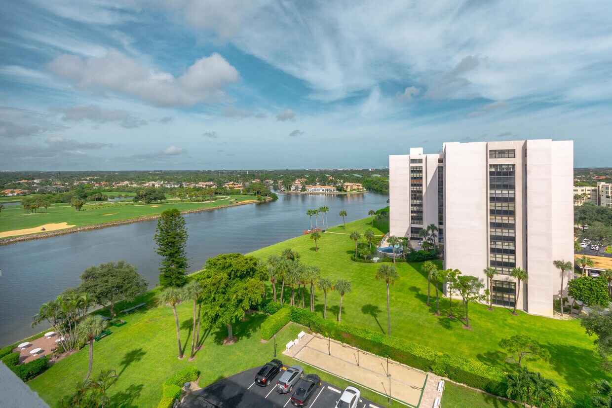 Foto principal - 336 Golfview Rd