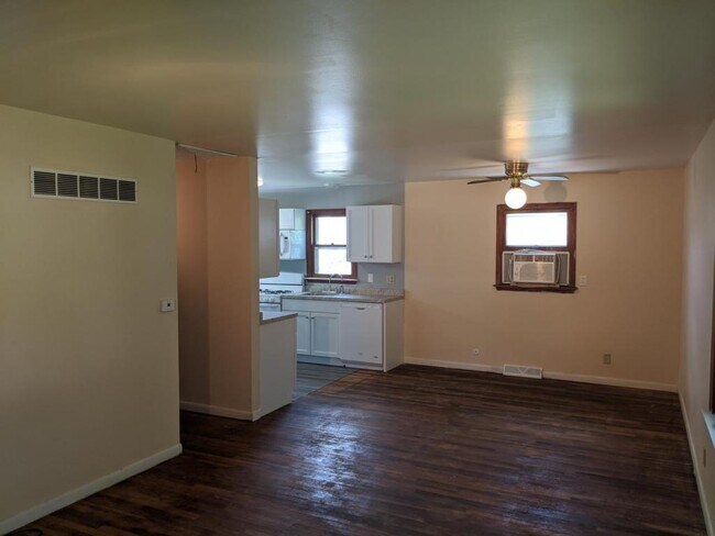 Building Photo - 2204 #B E University Ave