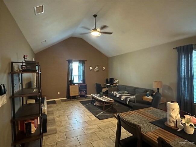 Building Photo - 2109 Carioca Dr