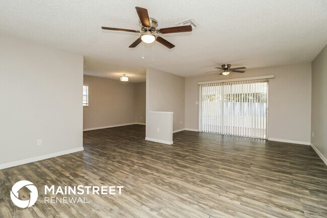 Foto del edificio - 1102 E Normandy Blvd