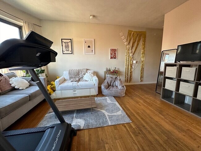 Foto del edificio - 32-34-34 Symphony Rd