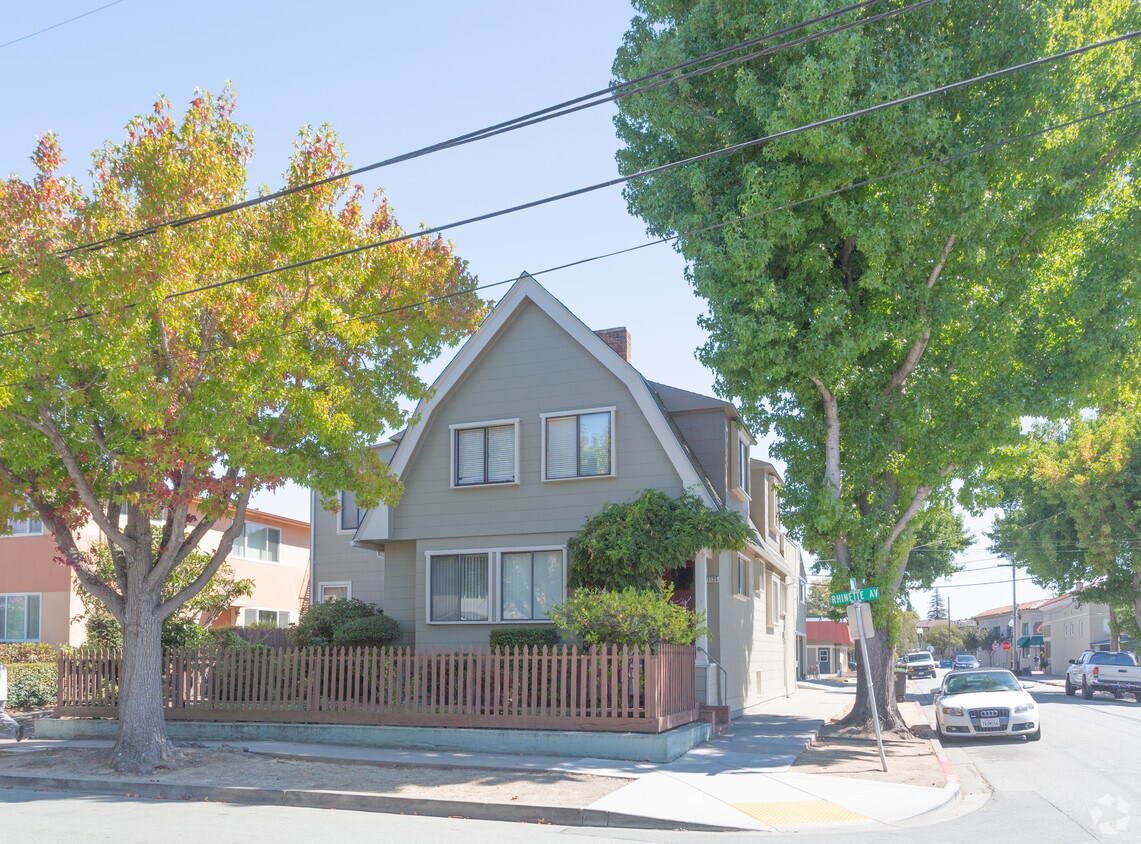Building Photo - 1135 Rhinette Ave