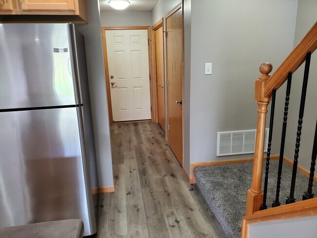 Building Photo - 3266 Portage Cir NW
