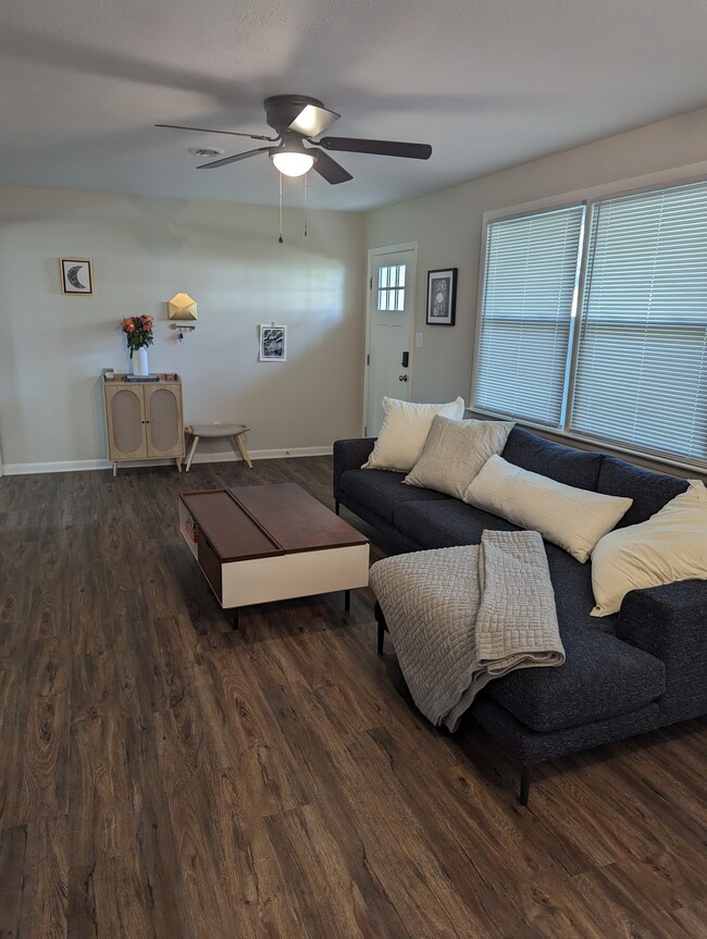 Foto del edificio - 3320 Sandpiper Ln