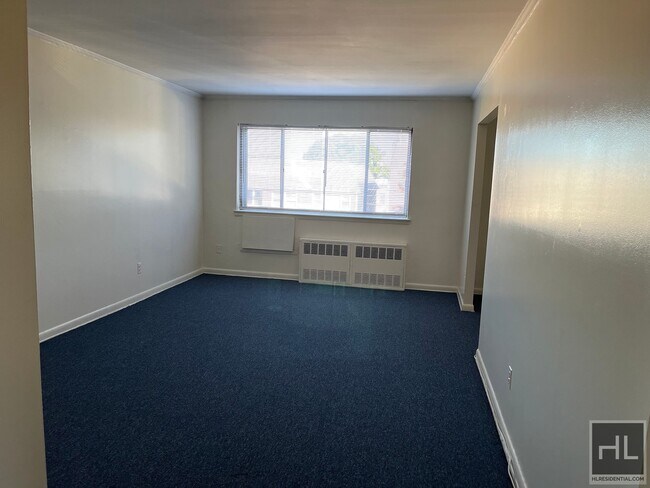 Building Photo - Spacious Three Bedroom in Woodside, NY