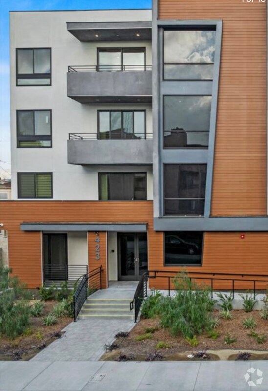 Building Photo - 423 Oak St