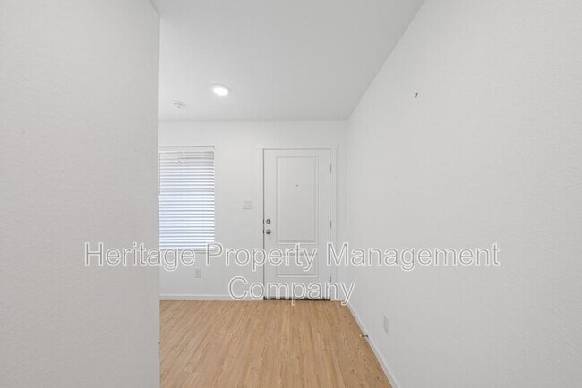 Foto del edificio - 5214 Whirling Way