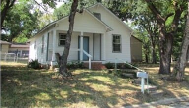 Building Photo - 803 Burch St