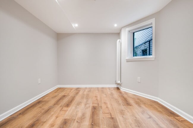 Photo - 8 R St NW House