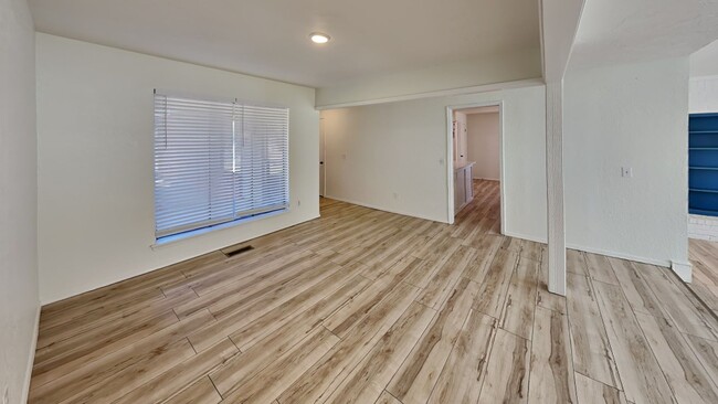 Building Photo - 4 Bedroom 2 Bathroom 2 Car Garage Home wit...