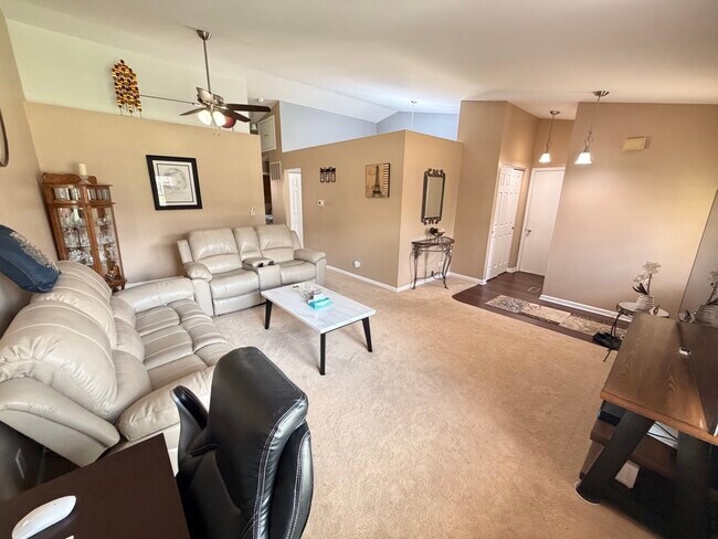 Foto del edificio - 1219 Huntington Dr