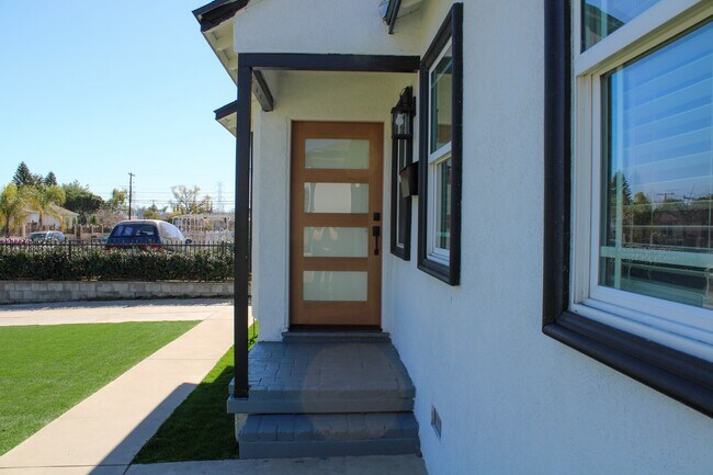 Foto del edificio - 7825 Saint Clair Ave