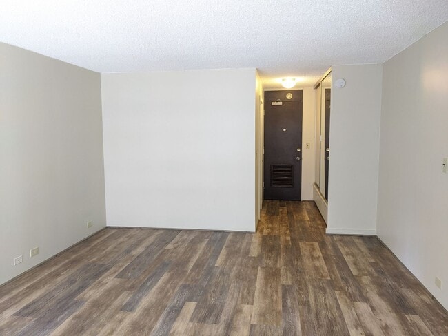 Building Photo - Pacific Grand Studio