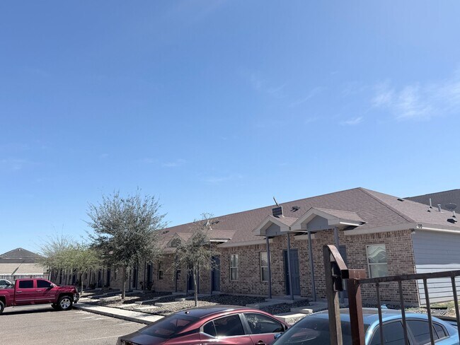Foto del edificio - 3300 N Moorefield Rd