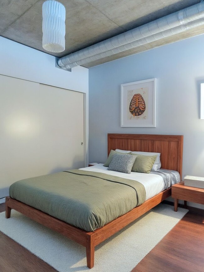 Building Photo - ***1 Bedroom Condo Next to Providence Park...