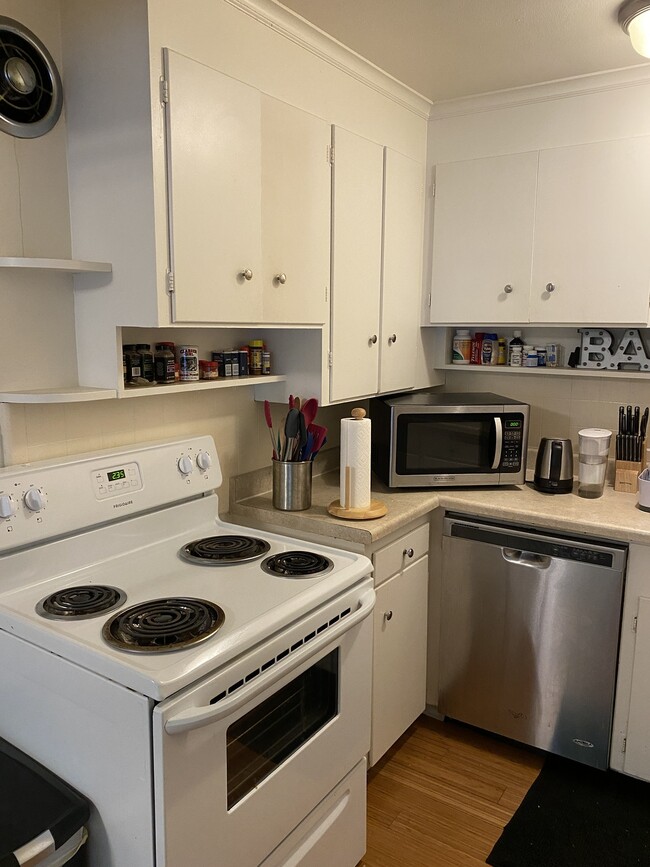Building Photo - 900 East Prospect Street, Unit 08