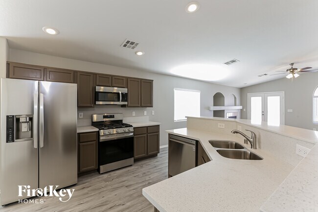 Foto del edificio - 5217 N Painted Pebble St