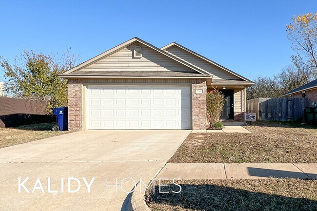 Foto del edificio - 7802 Bennie Terrace