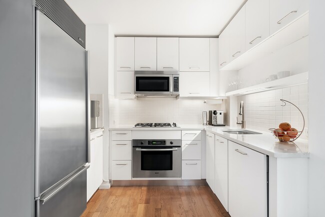 Building Photo - 635 W 42nd St