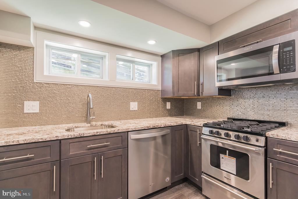 Foto principal - 705 Quackenbos St NW