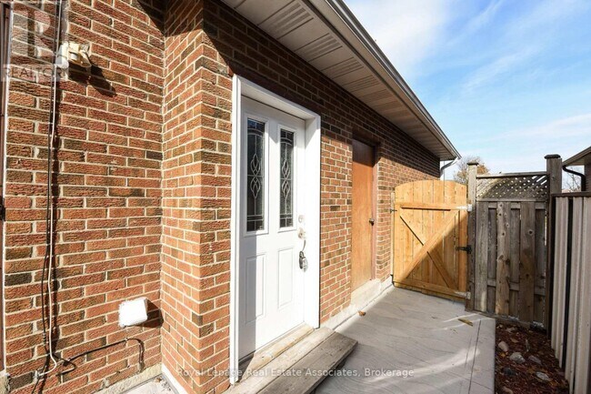 Photo du bâtiment - 90 Professor's Lk Pkwy