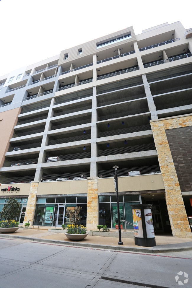 Building Photo - Mirasol at Park Lane