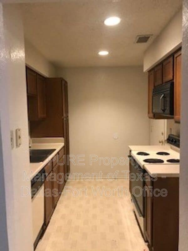 Building Photo - 741 Berkley Plaza