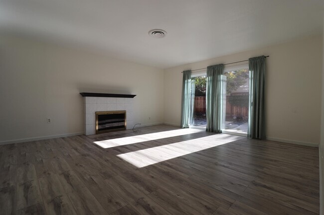 Foto del edificio - 1086 Springfield Dr