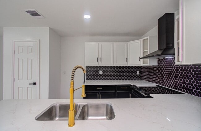 Building Photo - 15448 Chipman Ln.