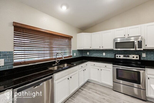 Foto del edificio - 3 br, 2 bath House - 6140 Laurelwood Drive...