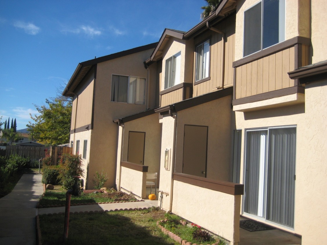 Foto del edificio - Bostonia Highland Townhomes