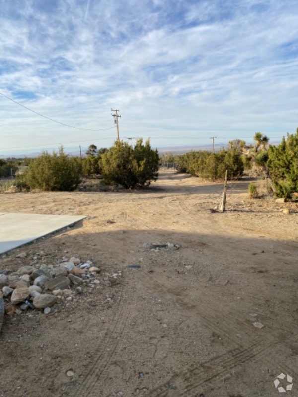 Building Photo - 873 Pinon Rd