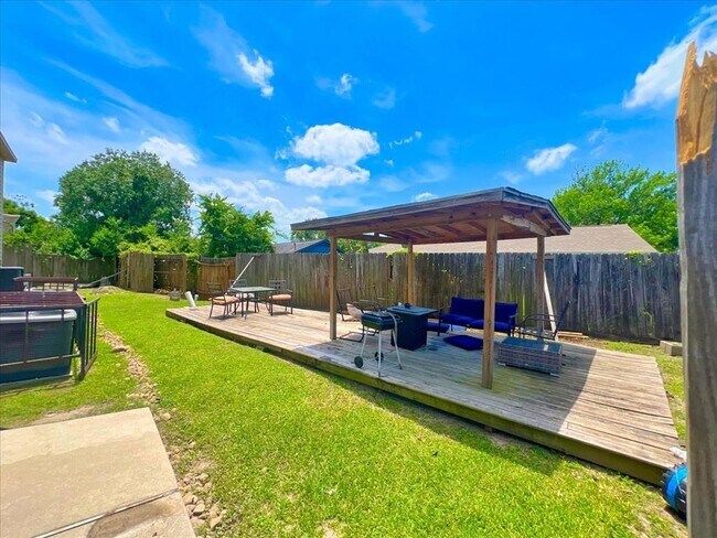 Foto del edificio - 13117 Vickery St