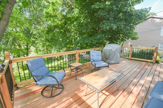 Foto del edificio - Well-Located 4BR Home in NW Rochester – Country Club Manor
